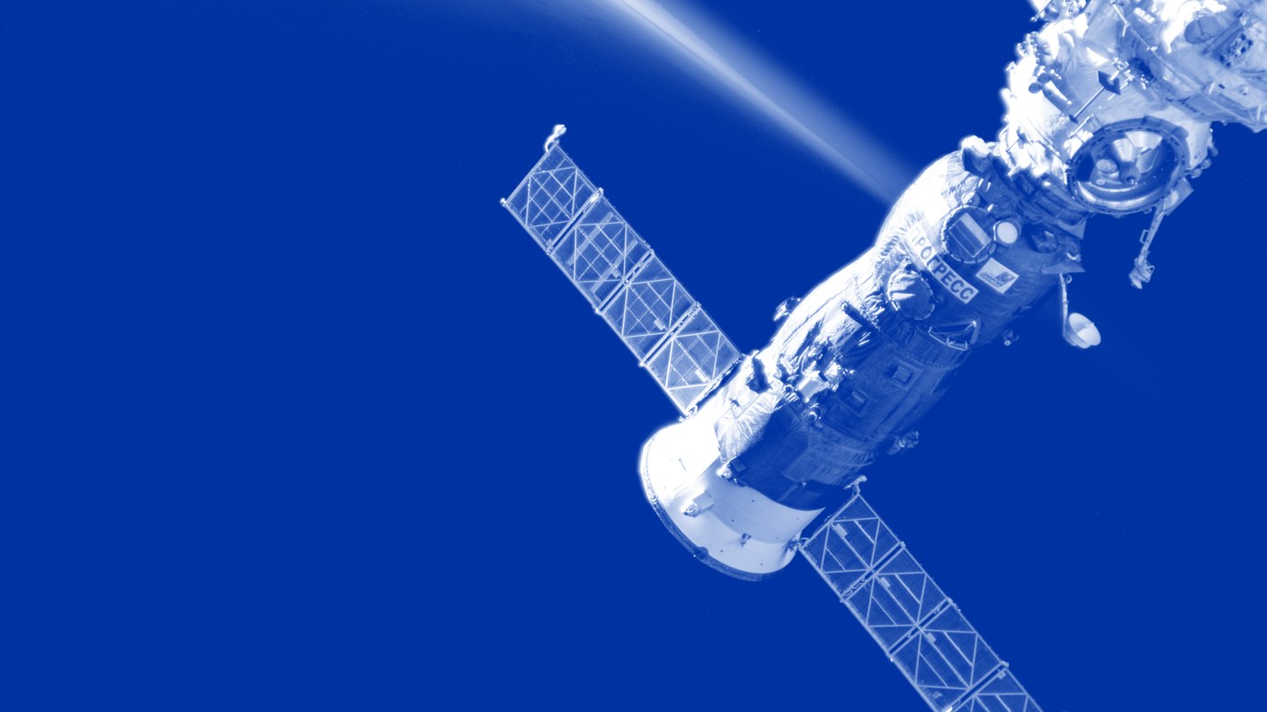 Progress 92 Cargo Ship Docking