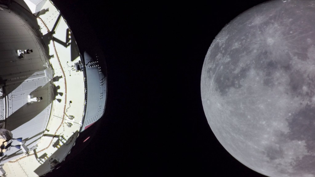 artemis-ii-crew-flies-around-the-moon-r1-horizontal-program-tile-16-9-(without-title)