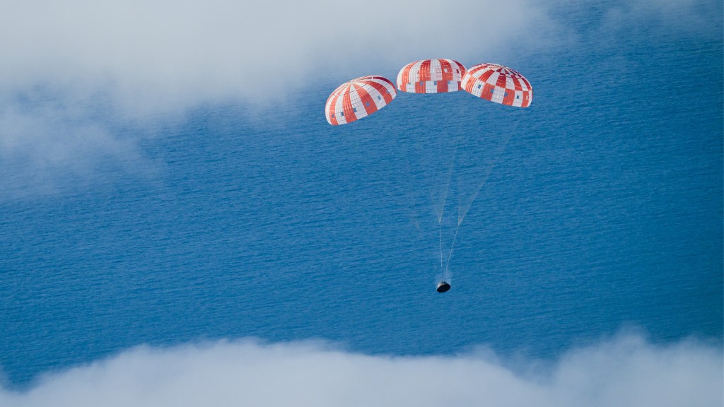 artemis-ii-reentry-and-splashdown-r1-horizontal-program-tile-16-9-(without-title)