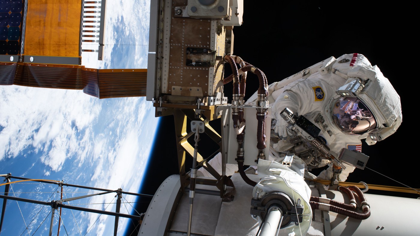 U.S. Spacewalk 100
